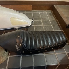 YAMAHA sr400 タンク　シート　バンテージの画像