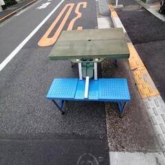 折り畳み可能テーブルの画像