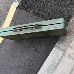 折り畳み可能テーブルの画像