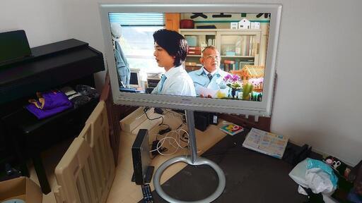 【きれいです！☆スタンドだから場所を取らない!】日立《３７型》液晶テレビ　【品番ＵＴ３７-ＭＸ７７０ＪＷ】