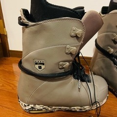 BURTONスノーボード、バインディング、ブーツ3点セットの画像