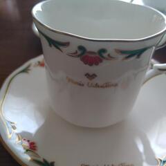 マリオバレンチノカップアンドソーサーの画像