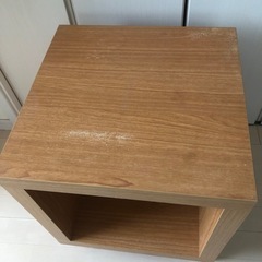 ベッド　サイドテーブル　ナイトテーブル　ソファ　おしゃれ　コマ付き　木製の画像