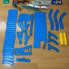 プラレール トミカ