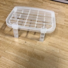 お皿収納棚の画像