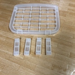 お皿収納棚の画像