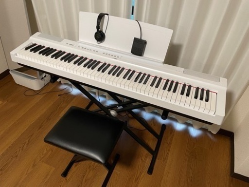ヤマハ　YAMAHA   P125 ホワイト　電子ピアノ　(ヘッドホン、台、椅子付き)