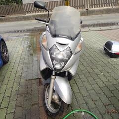 大型 スクーター バイク  シルバー ウイング