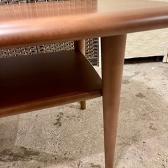 【売約済み】　【展示品】　飛騨産業　侭　ジン　Jin ソファテーブル　リビングテーブル　センターテーブル　キツツキ　HLS トノー形　丸面型　棚板あり　検　Prescelto プレシェルト　2.5p 2.5人掛け　キツツキマーク　飛騨家具　ソファー　2人掛け　3人掛け　2p 3p  極上品　美品　北欧　カリモク　マルニ　柏木工　WD MIG  ホワイトオーク　バーチ　無垢材　クレセント　SEOTO VIOLA 　森のことば　オーダーメイド　カスタマイズ　【115,500円程】の画像