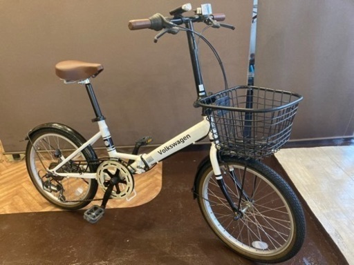 取引き中【Volkswagen】カゴ付き　6段変速　20インチ　折りたたみ自転車　白