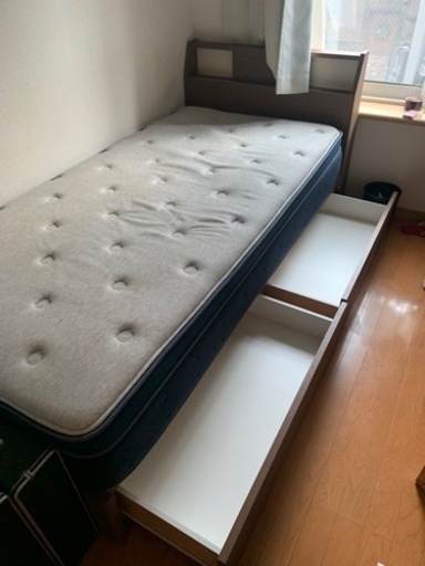 期間限定値下げ中　定価6万　マットレス、レンジ、ソファー、シングルベッド枠