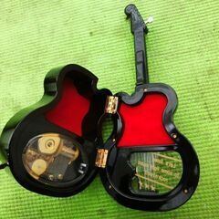 F906　LADY-MATE　JAPAN　ギター型　オルゴール　純愛ラブソティの画像