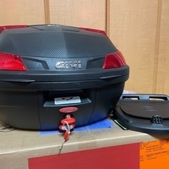 中古　GIVI® B37N BLADE 未塗装ブラック