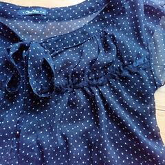 黒の洋服の画像