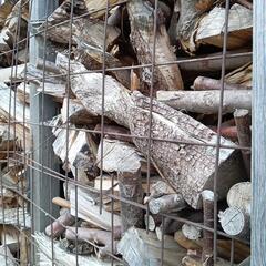 配達無料エリアあり　９月限定　薪置場崩壊のため数量限定特価で　乾燥薪　100キロ単価の画像