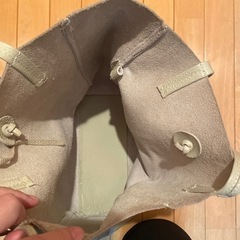 ベージュ　革のかばんの画像