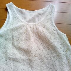 値下げ超美品、白い洋服の画像