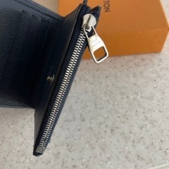 VUITTON二つ折り財布