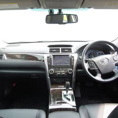 23年 カムリハイブリッド 2.5 レザーパッケージ 純正ナビ/フルセグTV/バックカメラ/HID/ETC/44,685kmの画像