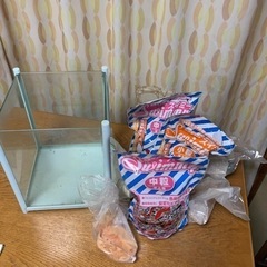 スクゥエア水槽と敷石、砂など