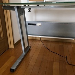 パソコンデスクの画像