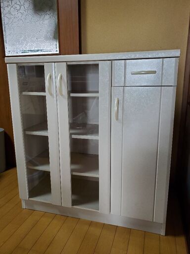 食器棚　近場のみお届けします。　締め切り間近