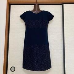 きちんとした場面に使えるワンピースの画像