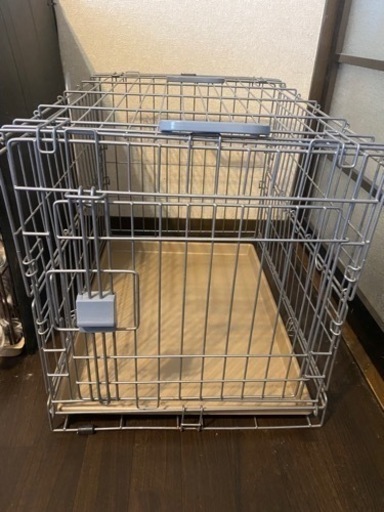 お話中受付ストップしてます。折りたためる小型犬用のケージです。