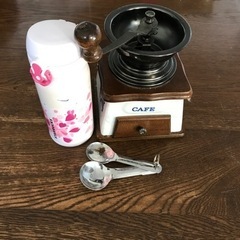 デロンギ　エスプレッソメーカー&コーヒーミル&タンブラーの画像