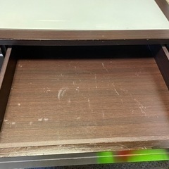 リビングテーブルの画像