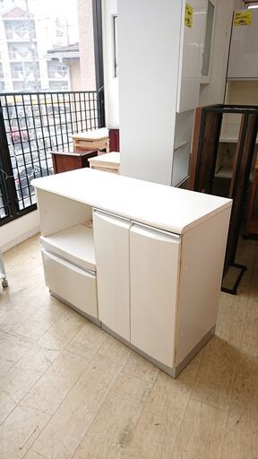 キッチンカウンター レンジ台 レンジボード 食器棚 スライドテーブル 2個 コンセント付 ホワイト 鏡面仕上げ 棚板可動式■横幅105cm×奥行45.5cm×高さ82.5㎝■近隣配送無料 買取帝国 朝霞店
