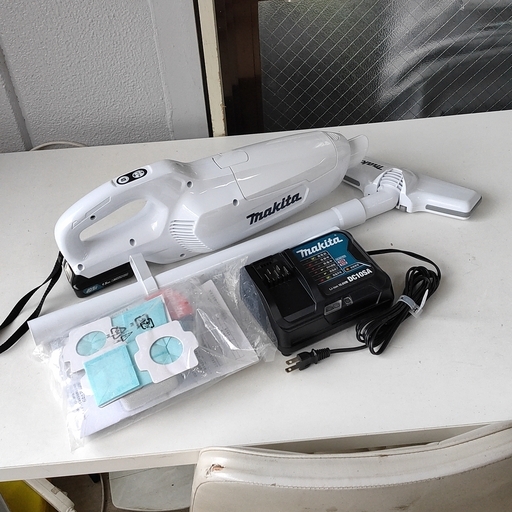 0522-106 マキタ 充電式クリーナー