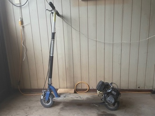 キックボード？エンジン付き