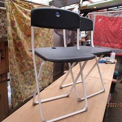 中古折り畳み椅子2脚　格安で提供　⇒　無料にします⇒売却完了