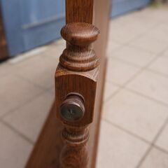 HAYAMA GARDEN(葉山ガーデン)で取り扱われていたアンティーク調置き鏡です。レトロなデザインとナチュラルな質感が魅力の卓上ミラーはチェストなどと組み合わせてドレッサーのように♪CE117