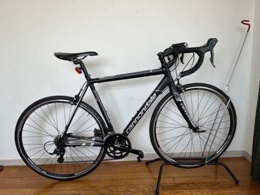 ロードバイク　Cannondale (空気入れ・ライト・輪行バック・スタンド付き)