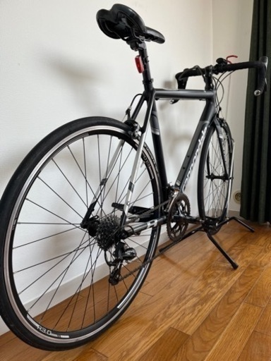 ロードバイク　Cannondale (空気入れ・ライト・輪行バック・スタンド付き)