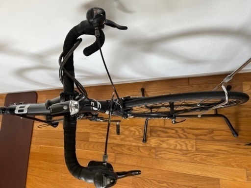 ロードバイク　Cannondale (空気入れ・ライト・輪行バック・スタンド付き)