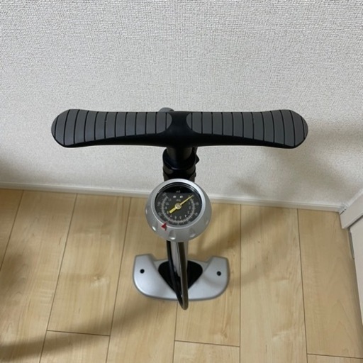 クロスバイクREUNION +充電式ライト+車輪置き+空気入れセット クロスバイクREUNION +充電式ライト+車輪置き+空気入れセット
