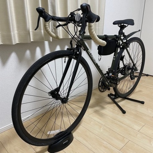 クロスバイクREUNION +充電式ライト+車輪置き+空気入れセット