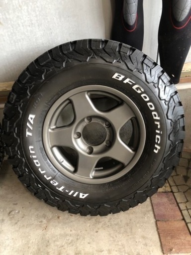 ブラッドレーV  ガンメタ　タイヤが高騰する前にいかがですか？