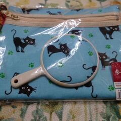 手鏡付ポーチ小物入れです。