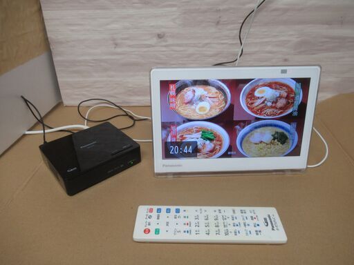 正常作動品 パナソニック 2017年製 10V型 10インチポータブル 液晶テレビ プライベート・ビエラ 防水タイプ ホワイト UN-10E10-W 携帯