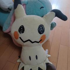 ピカチュウがその着ぐるみを着たぬいぐるみ