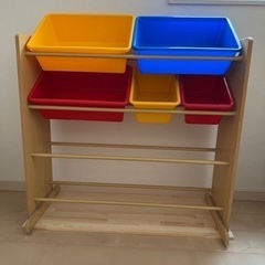 おもちゃ収納棚の画像