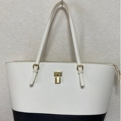 白いトートバッグ