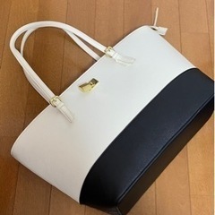 白いトートバッグの画像