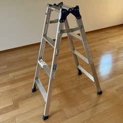 引き取り決まりました。ハシゴ兼用脚立（29日取り引き可能な方）