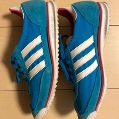 adidasスニーカー23.5cmの画像