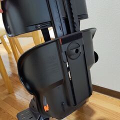 OGKのフロントチャイルドシートと専用のクッションとレインカバーの画像